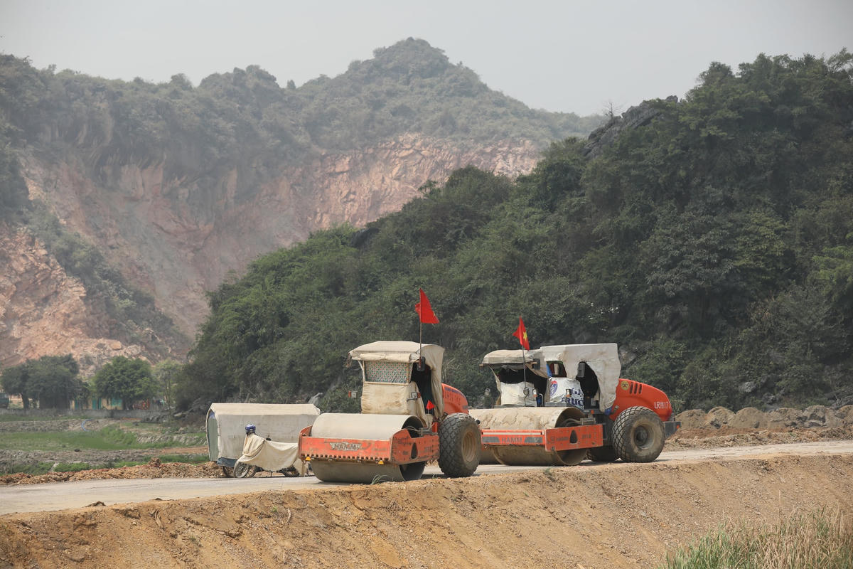 Các địa phương đẩy mạnh giải ngân vốn đầu tư công. Ảnh: Quang Vinh.