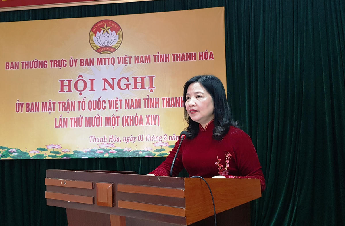 Bà Phạm Thị Thanh Thủy, Chủ tịch UBMTTQ, Trưởng Ban Dân vận tỉnh Thanh Hóa phát biểu tại hội nghị.