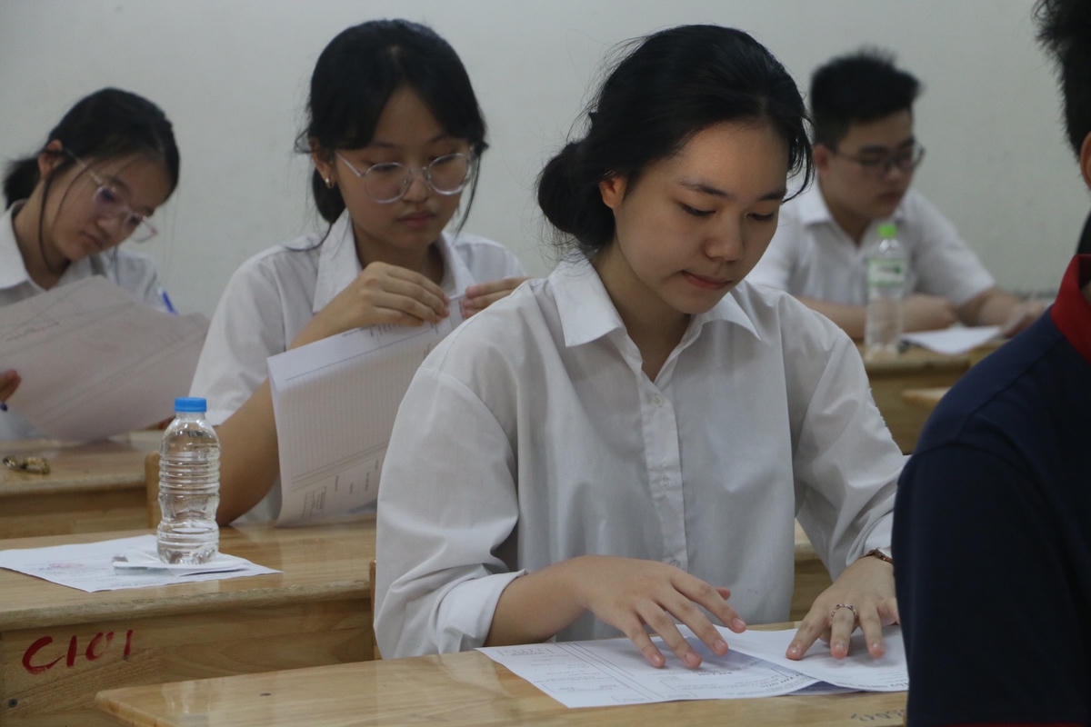 Ngày 10/6, thí sinh đã hoàn thành 2 bài thi đầu tiên Ngữ văn và Ngoại ngữ của kỳ tuyển sinh lớp 10 THPT năm học 2023-2024.