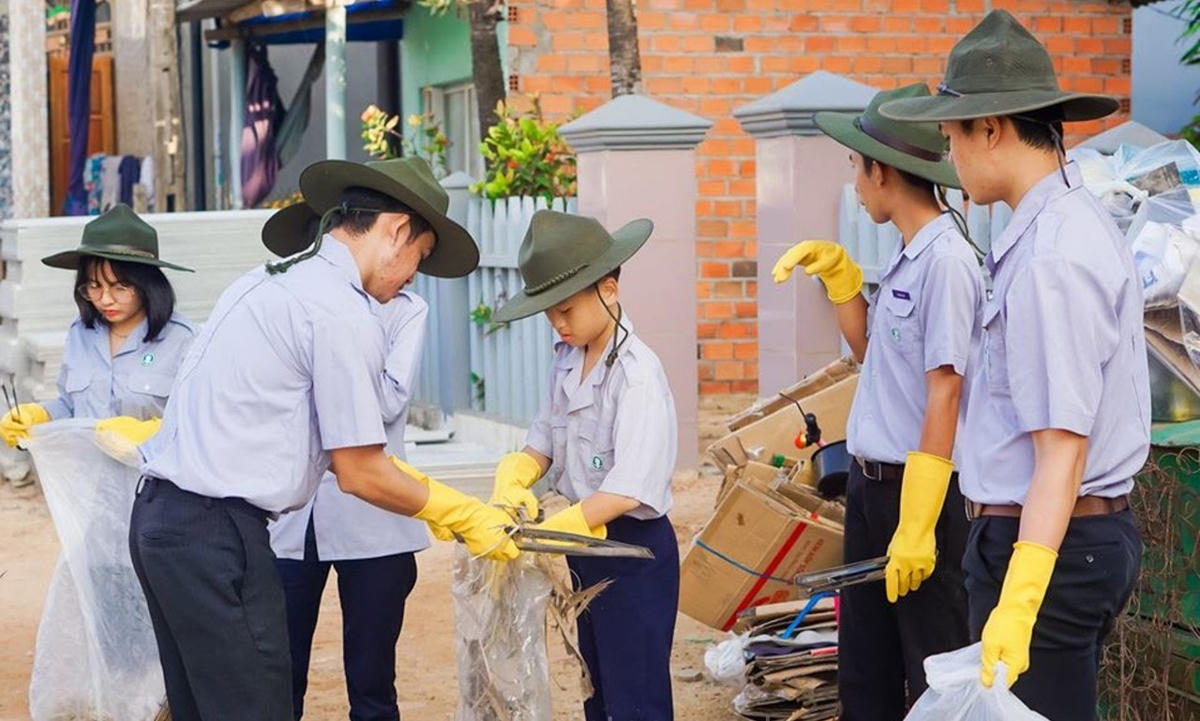 Phật tử tỉnh Bình Định ra quân bảo vệ môi trường nhân tháng hành động vì môi trường.