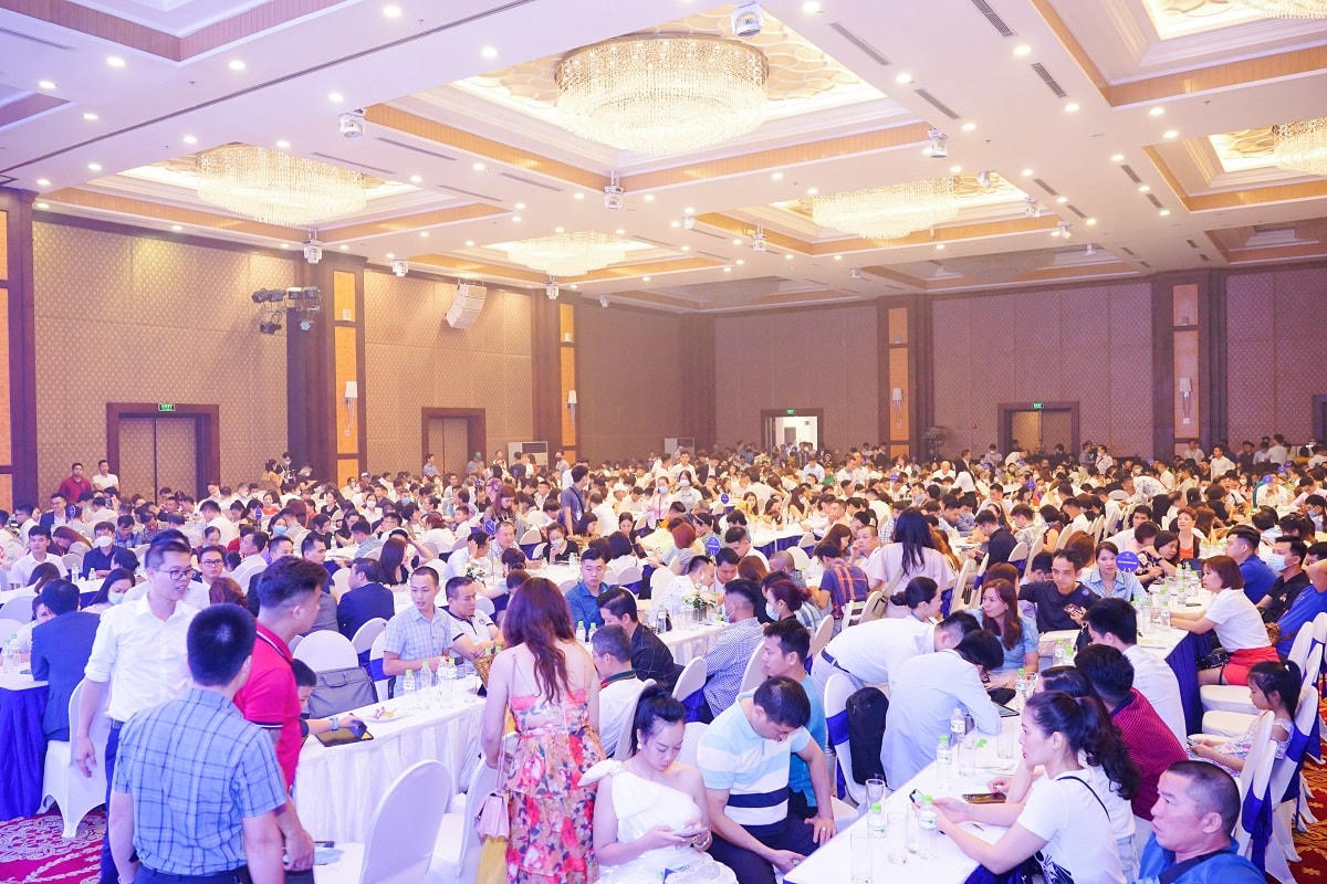 “Nghẹt thở” với phiên mở bán phân khu Sao Biển xác lập hàng loạt kỷ lục tại Vinhomes Ocean Park 2 – The Empire.