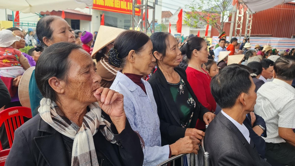 Rất đông bà con trong thôn đến tham dự Ngày hội