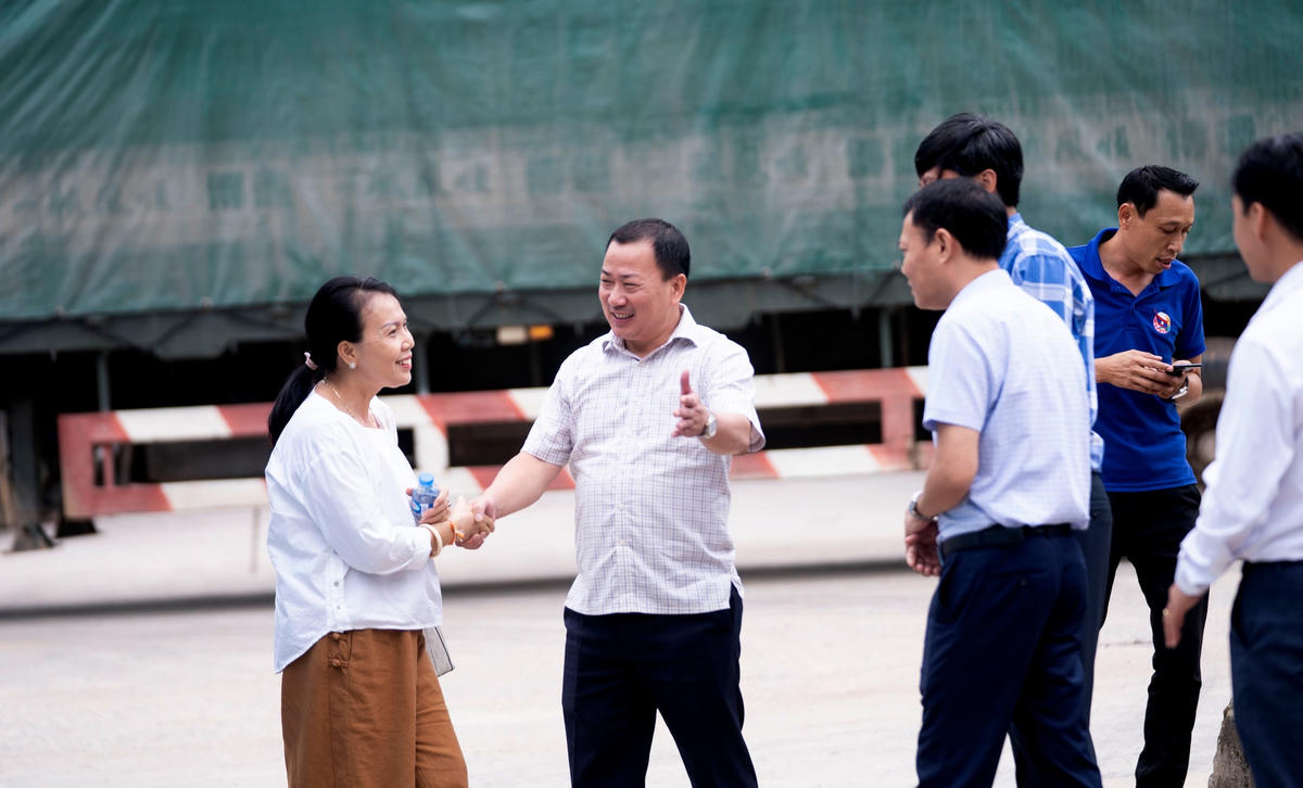 Ông Đặng Thanh Phương, Phó Trưởng Ban Đối ngoại và Kiều bào Cơ quan UBTƯ MTTQ Việt Nam đón đoàn đại biểu.