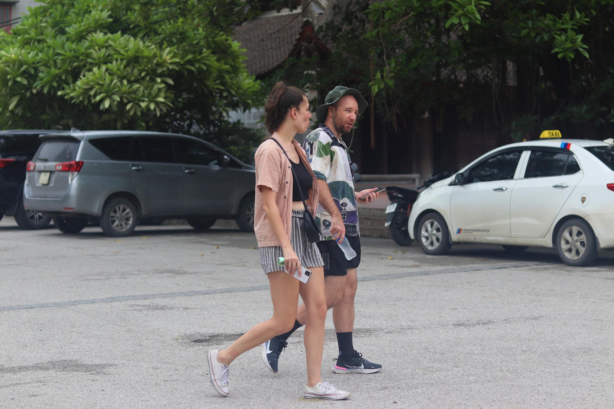 Khu du lịch Tam Cốc - Bích Động được khách Tây chọn làm điểm đến yêu thích khi tới Việt Nam. Sau khi điểm du lịch này tạm dừng hoạt động, nhiều du khách đã tỏ ra khá thất vọng.