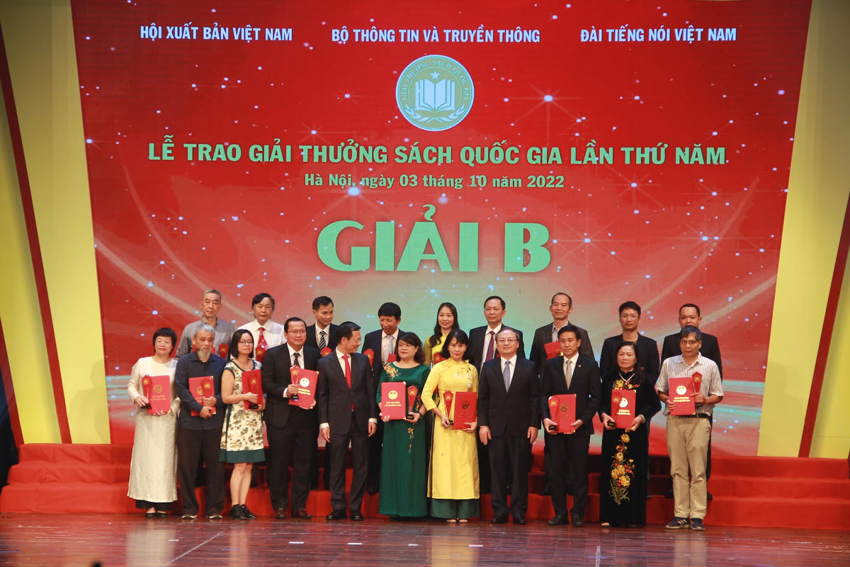 Các tác giả, đơn vị xuất bản nhận giải B. 