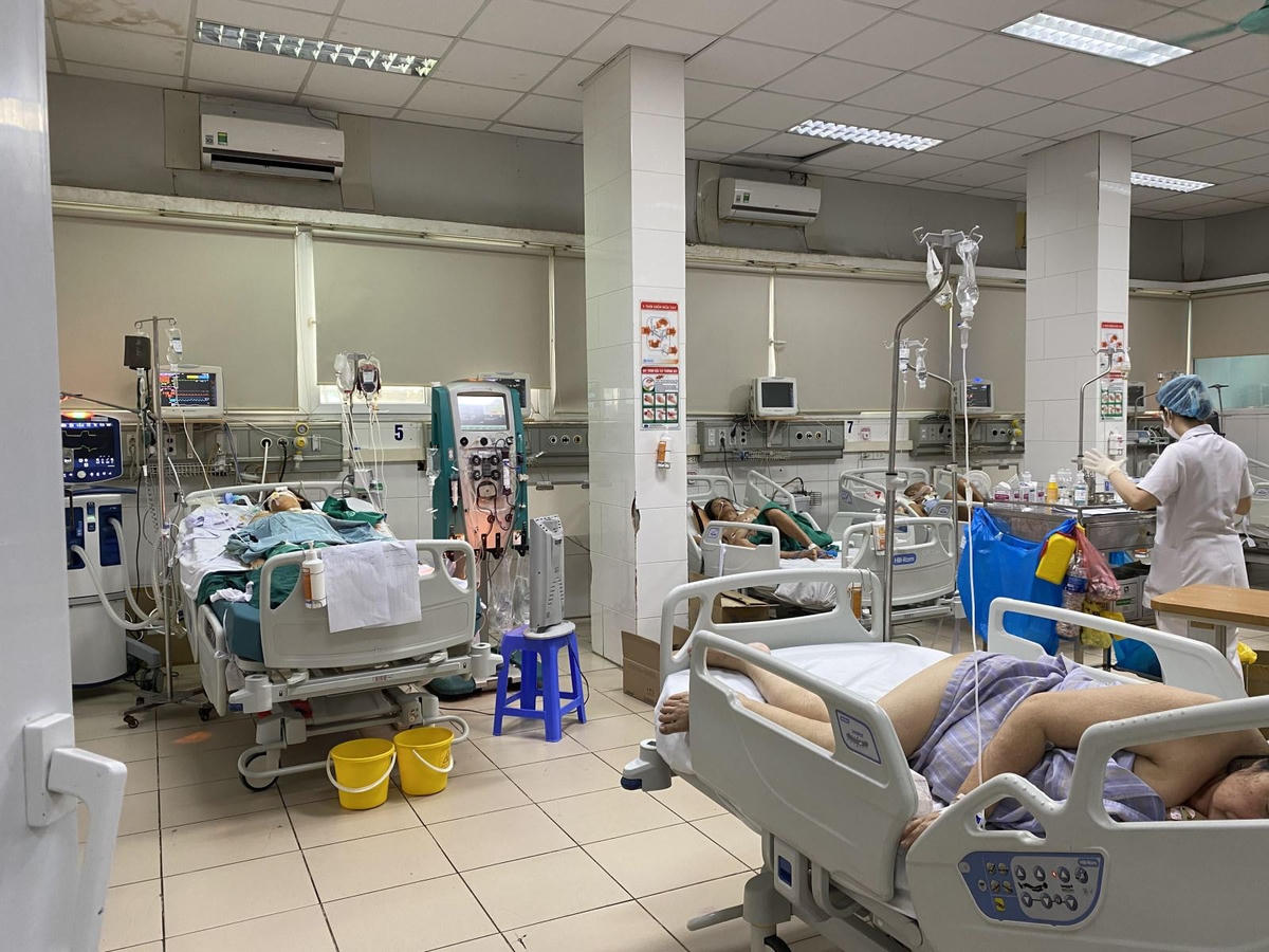 Nhiều ca sốt xuất huyết nặng, nguy kịch điều trị tại Bệnh viện Bệnh nhiệt đới Trung ương ẢNH: T. NGUYÊN