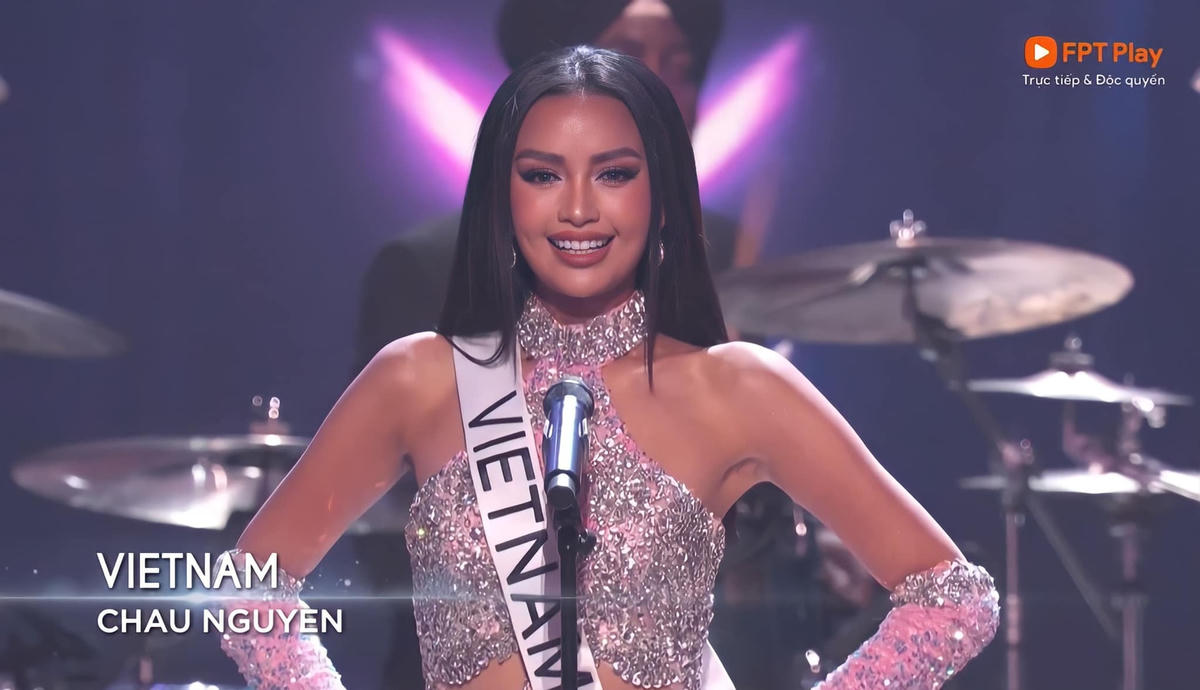 Ngọc Châu - đại diện Việt Nam rạng rỡ trình diễn trong đêm chung kết Miss Universe 2022. 