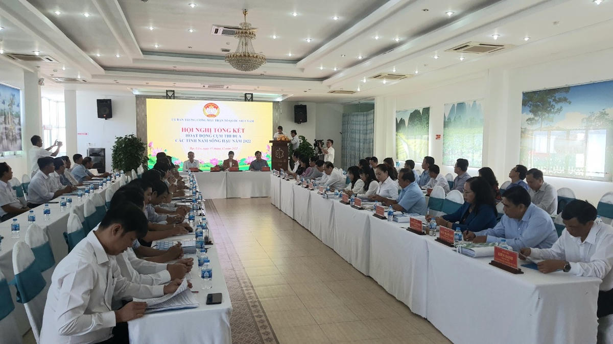 Quang cảnh buổi toạ đàm.