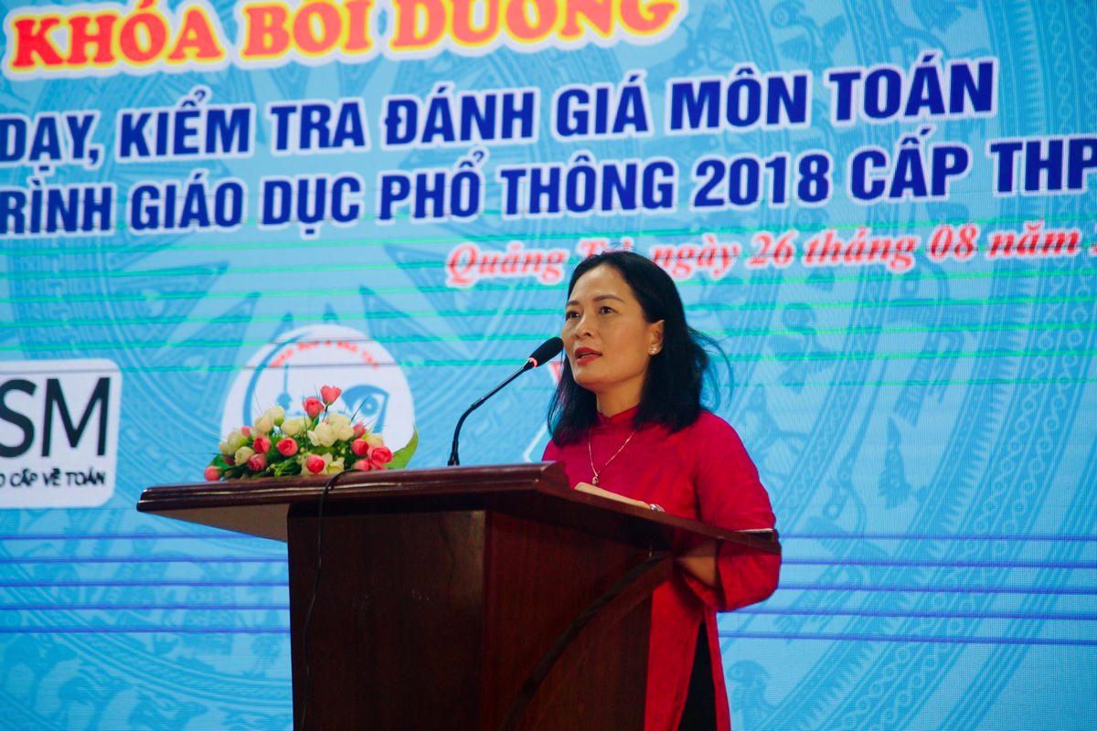 Cô Tạ Thị Thu Hiền, Hiệu trưởng Trường THPT Đông Hà