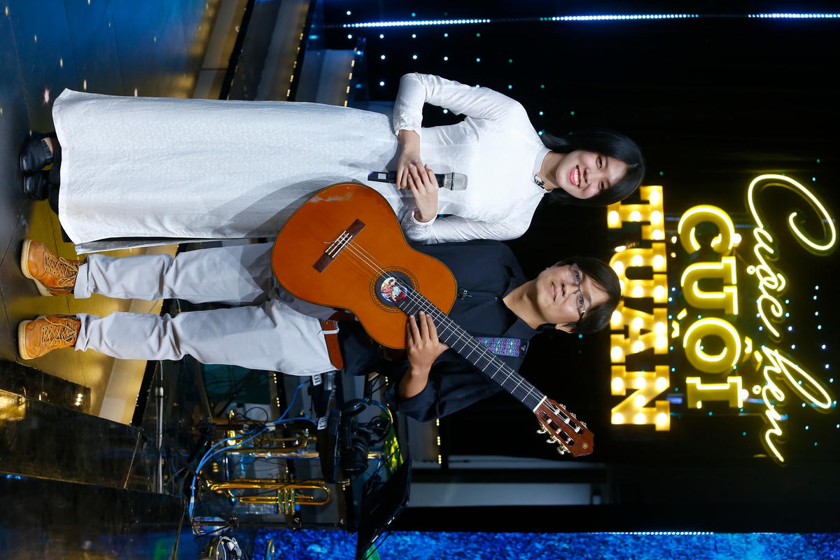 Hoàng Trang và Nguyễn Đông mang tới nhiều cảm xúc cho khán giả bằng chùm ca khúc bất hủ.