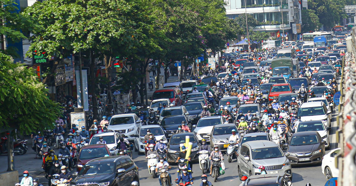 Đường phố Hà Nội ùn tắc nghiêm trọng ngày làm việc đầu tiên sau kỳ nghỉ lễ