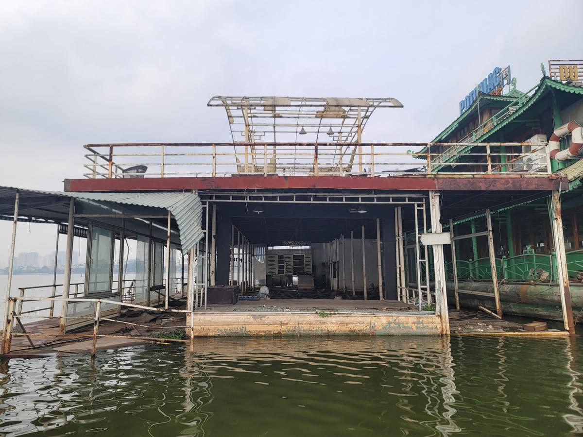 Cận cảnh 4 con 'tàu ma' cuối cùng còn sót lại ở Hồ Tây