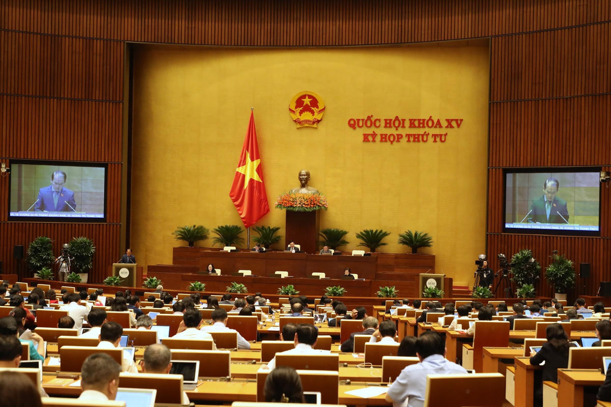 Quốc hội thảo luận ở hội trường chiều 22/10. Ảnh: Quang Vinh.  