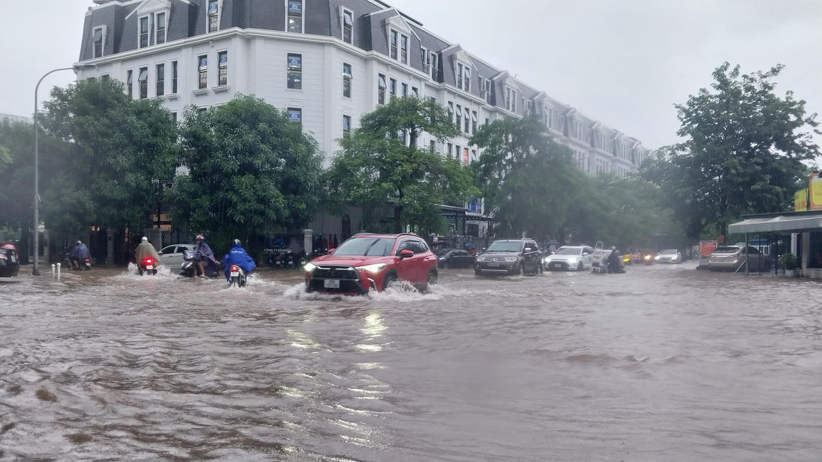 Khu đô thị mới Đại Kim, phường Đại Kim, quận Hoàng Mai bị ngập cục bộ.