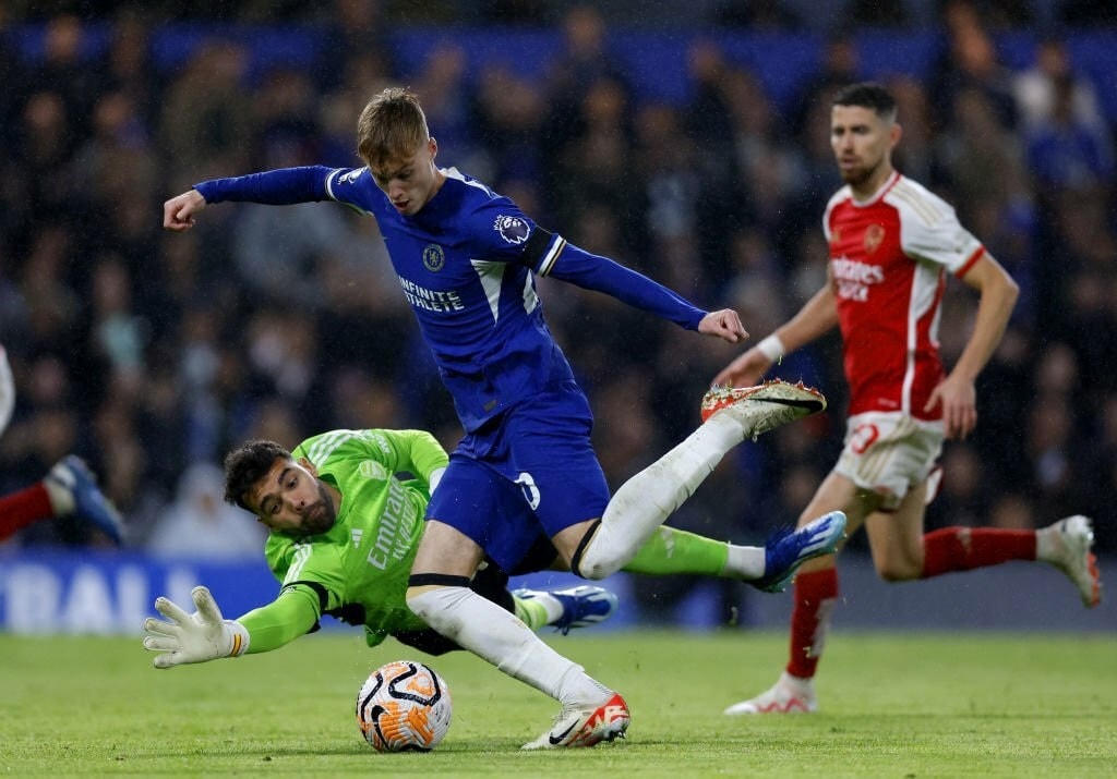 Raya suýt trở thành tội đồ của Arsenal (Ảnh: Getty).