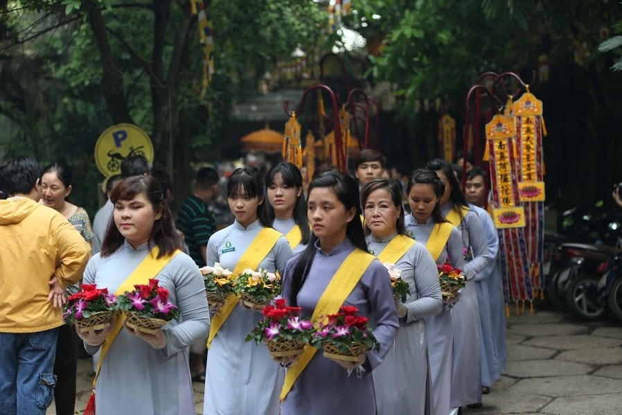 Mỗi dịp tháng 7 về, chúng ta lại xúc động với lễ Vu lan báo hiếu.  Ảnh: Độc Lập.