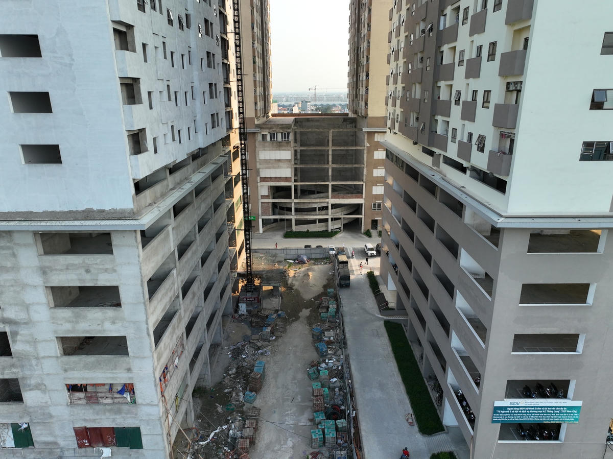 Tuy nhiên, phải đến lần mở bán thứ 26 (ngày 23/11/2022), dự án mới bán được 857 căn và cho thuê 183 căn. 