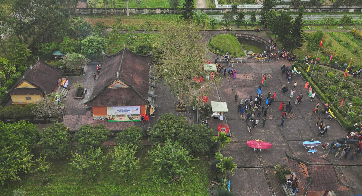 Trong cuộc đời làm thầy thuốc của mình, Đại danh y Lê Hữu Trác đã sưu tầm và phát hiện trên 300 vị thuốc nam, góp phần làm phong phú thêm kho thuốc quý của dân tộc. Cuộc đời của Đại danh y là hình ảnh cao đẹp của người thầy thuốc với kiến thức uyên thâm, là tấm gương sáng cho muôn đời noi theo.