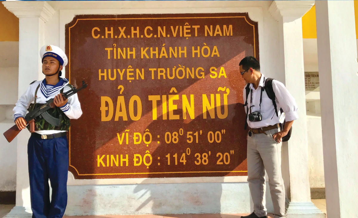 Cột mốc chủ quyền trên đảo Tiên Nữ.