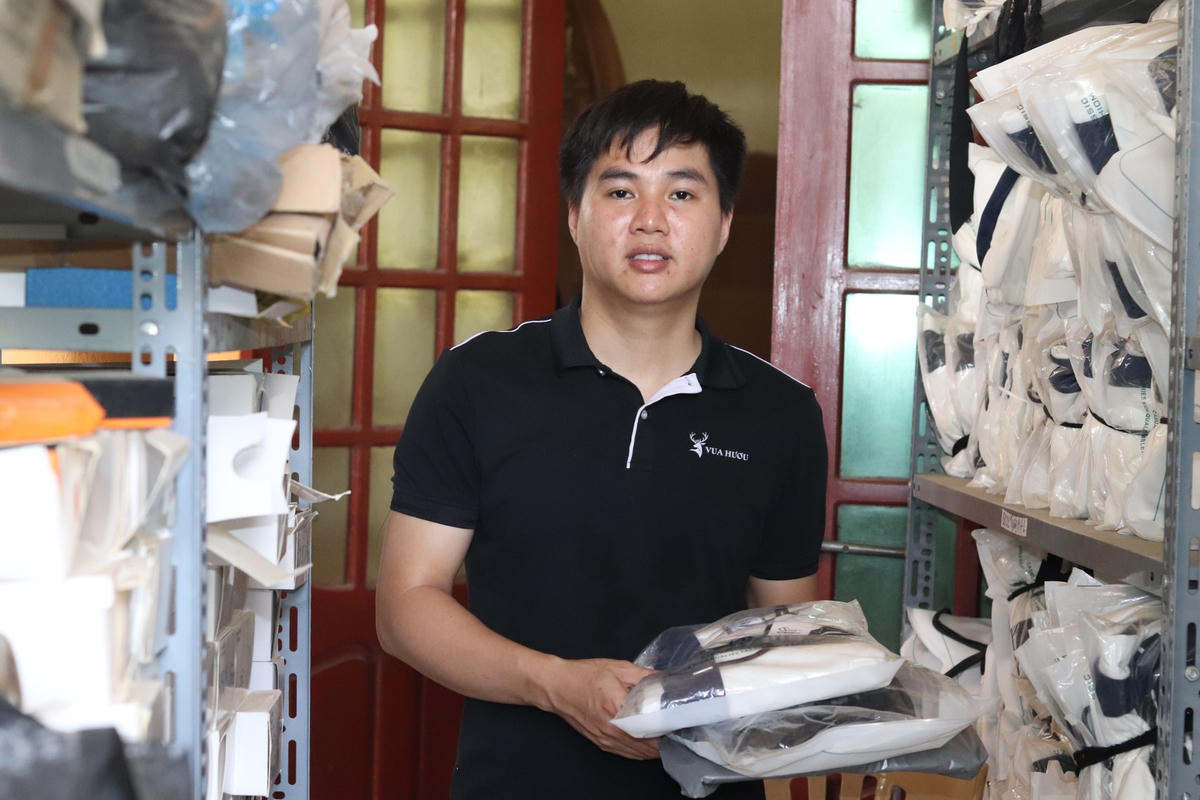 Thấy xu thế bán đồ online lên ngôi, anh Liên đã rẽ ngang sang công việc này và có được mức thu nhập tốt.