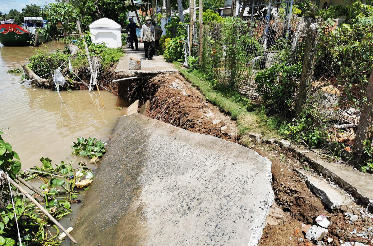 Nguy cơ sạt lở bờ sông ngày càng gia tăng cả tần xuất và cường độ.