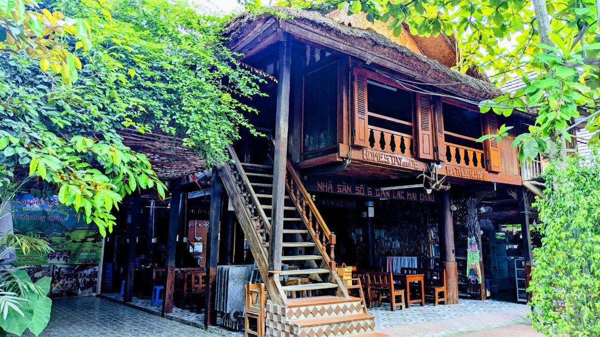 Nhà đồng bào Thái ở Bản Lác (tỉnh Hòa Bình). Ảnh: Việt Thanh.