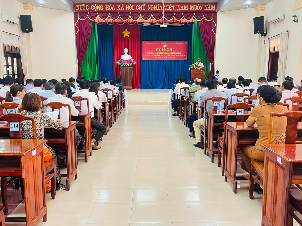 Toàn cảnh hội nghị sơ kết xây nhà cho người nghèo tỉnh.
