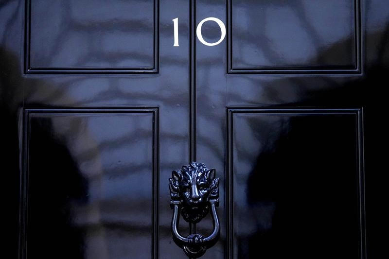 Cánh cửa ngôi nhà số 10 phố Downing ở Westminster, London, nơi làm việc của Thủ tướng Anh.