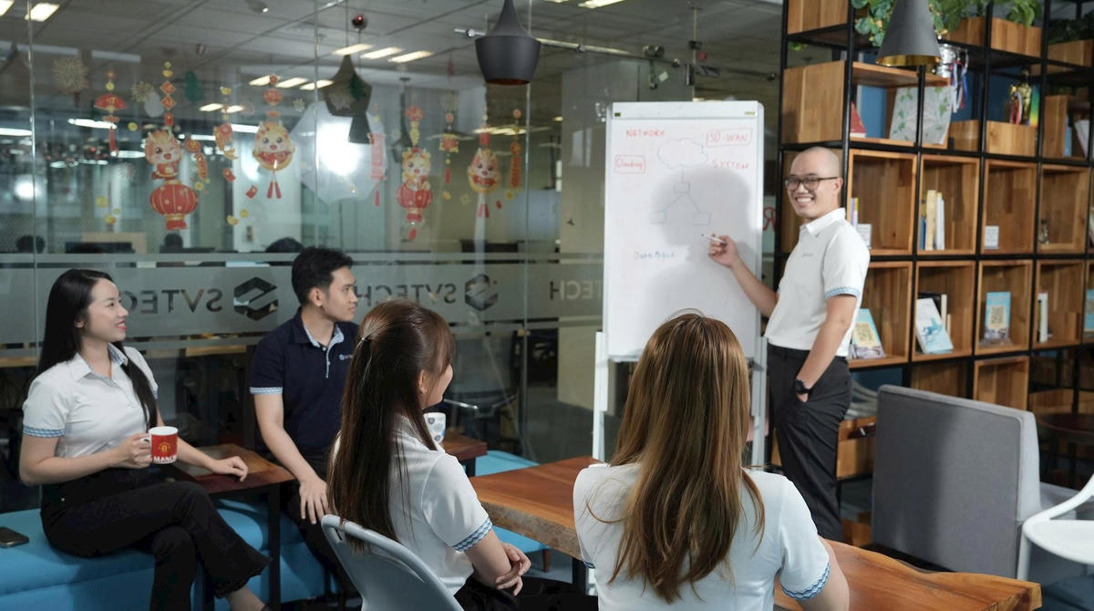 Chia sẻ kinh nghiệm, kiến thức là hoạt động thường tại SVTECH.