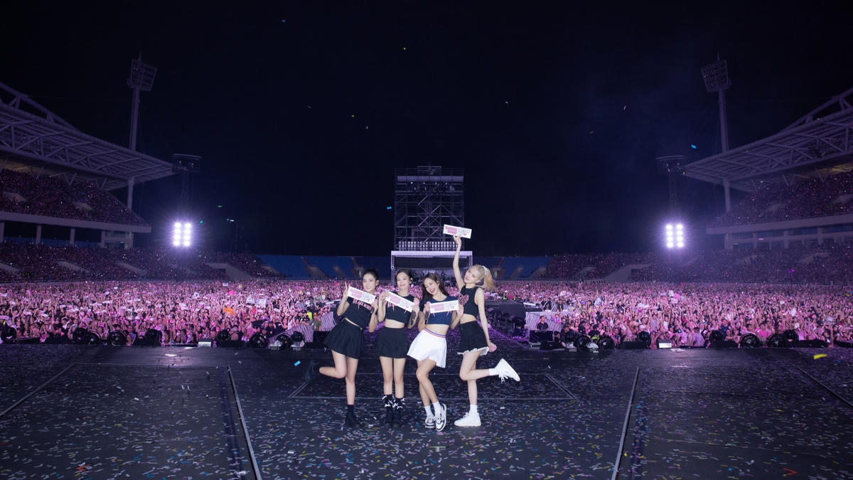 Khoảng 70 nghìn khán giả đã đến xem nhóm nhạc Hàn Quốc BlackPink biểu diễn tại sân Mỹ Đình (Hà Nội) hồi cuối tháng 7 vừa qua.  