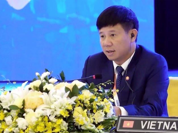 Ông Phạm Đức Luận, Cục trưởng Cục Quản lý đê điều và Phòng, chống thiên tai, Chủ tịch ACDM chủ trì cuộc họp.
