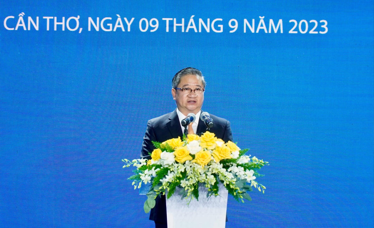 Chủ tịch UBND TP Cần Thơ Trần Việt Trường phát biểu tại buổi lễ.