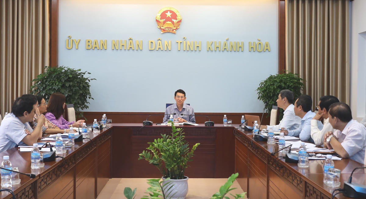  Quang cảnh cuộc họp. 