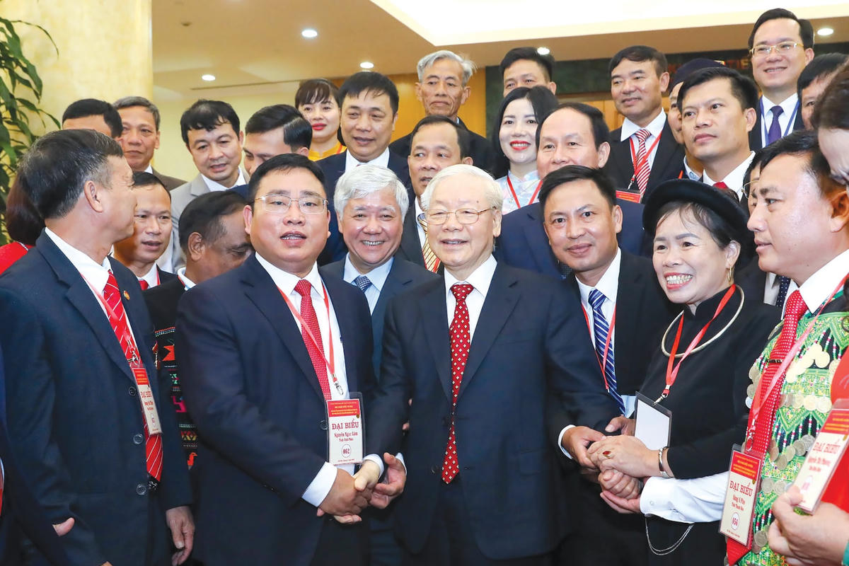 Tổng Bí thư Nguyễn Phú Trọng, Chủ tịch UBTƯ MTTQ Việt Nam Đỗ Văn Chiến gặp mặt 63 đại biểu về dự Hội nghị biểu dương Chủ tịch Ủy ban MTTQ Việt Nam cấp xã và Trưởng ban Công tác Mặt trận tiêu biểu toàn quốc giai đoạn 2017-2022.  