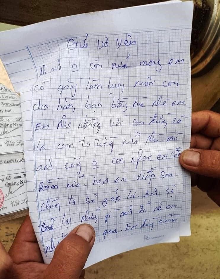 Lá thư tuyệt mệnh mà người đàn ông để lại trên cầu. (Ảnh CTV).