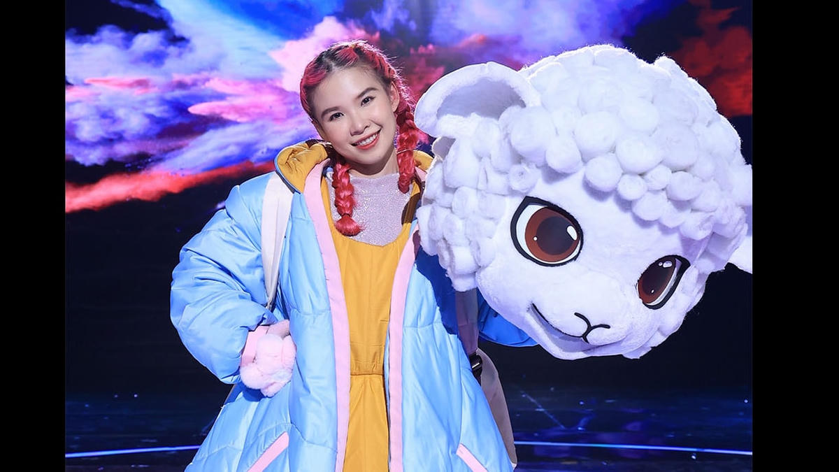 Sự trở lại của nữ ca sĩ sau 6 năm khiến cả trường quay vỡ òa. 