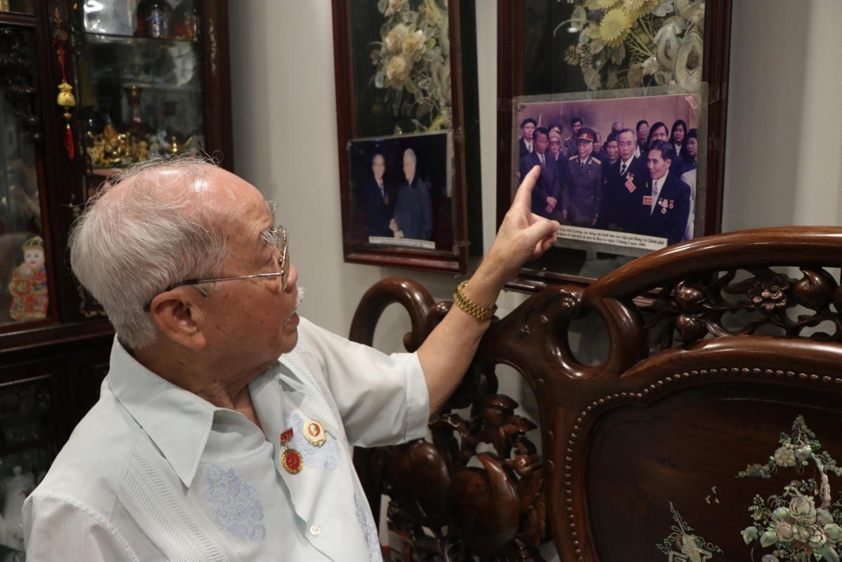Thầy giáo Nguyễn Tiến Hà - người Chiến sỹ cách mạng kiên trung, cựu tù binh Hỏa Lò kể về những ngày tháng hào hùng Giải phóng Thủ đô.