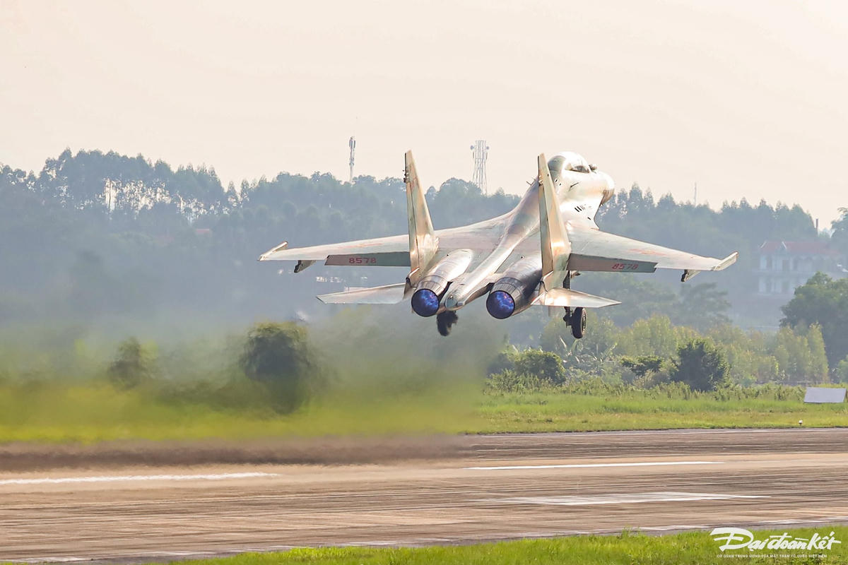 su30mk242.jpg