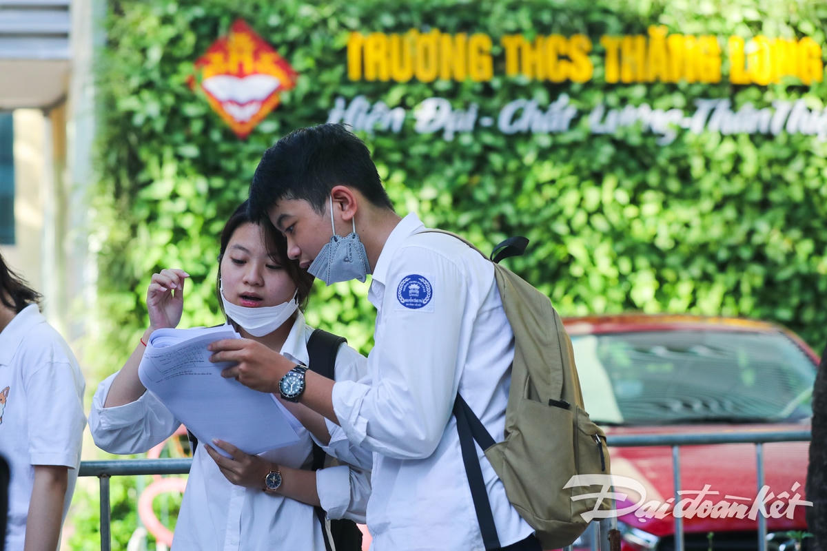 Thí sinh trước khi bước vào môn thi cuối.