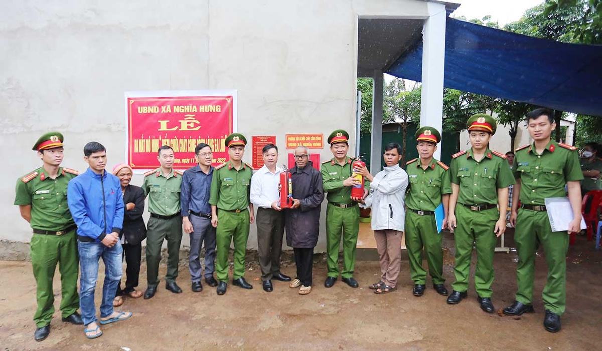 Làng Ea Lũh được trang bị các các phương tiện phòng cháy chữa cháy. 