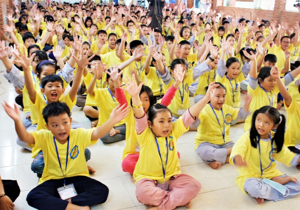 Nhiều gia đình tìm đến các khóa tu tập cho con vào mùa hè.