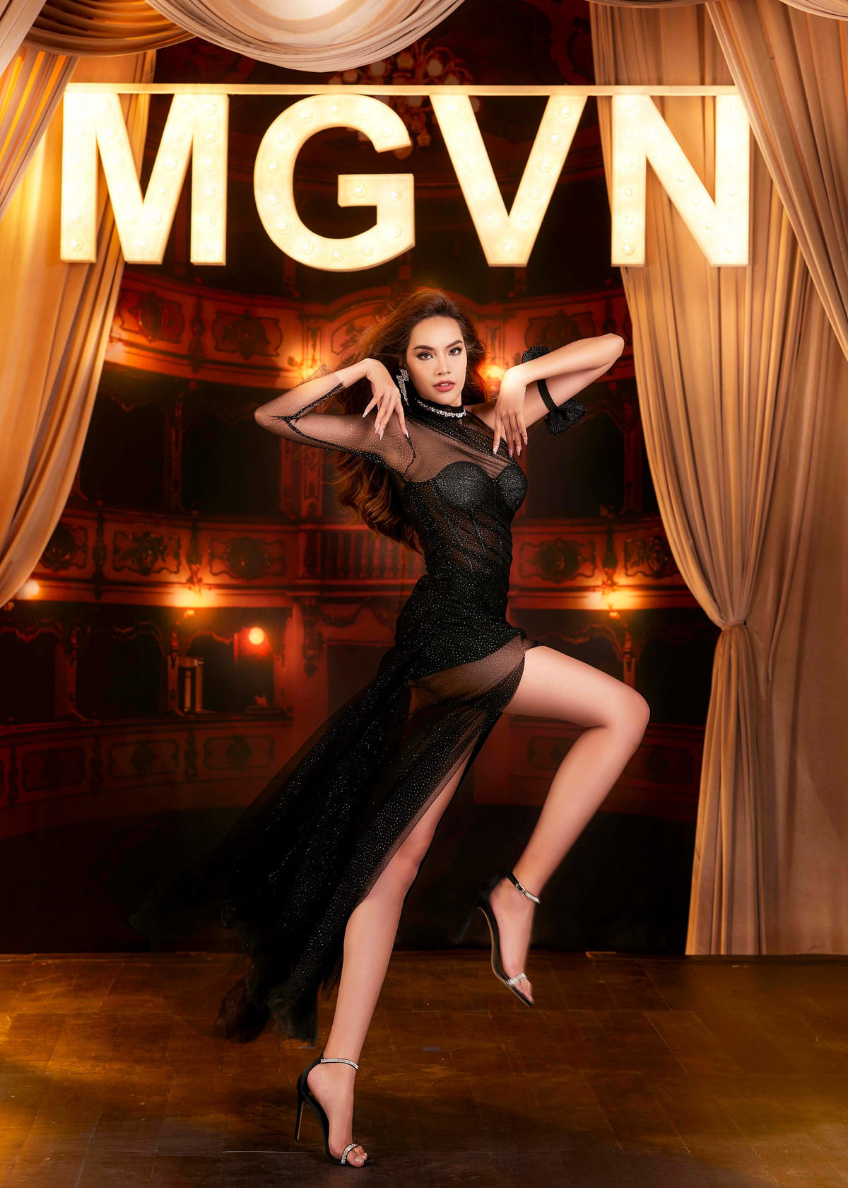 So với thời điểm tham gia Hoa hậu Hoàn vũ Việt Nam 2022, trình độ tiếng Anh của cô đã được cải thiện đáng kể.