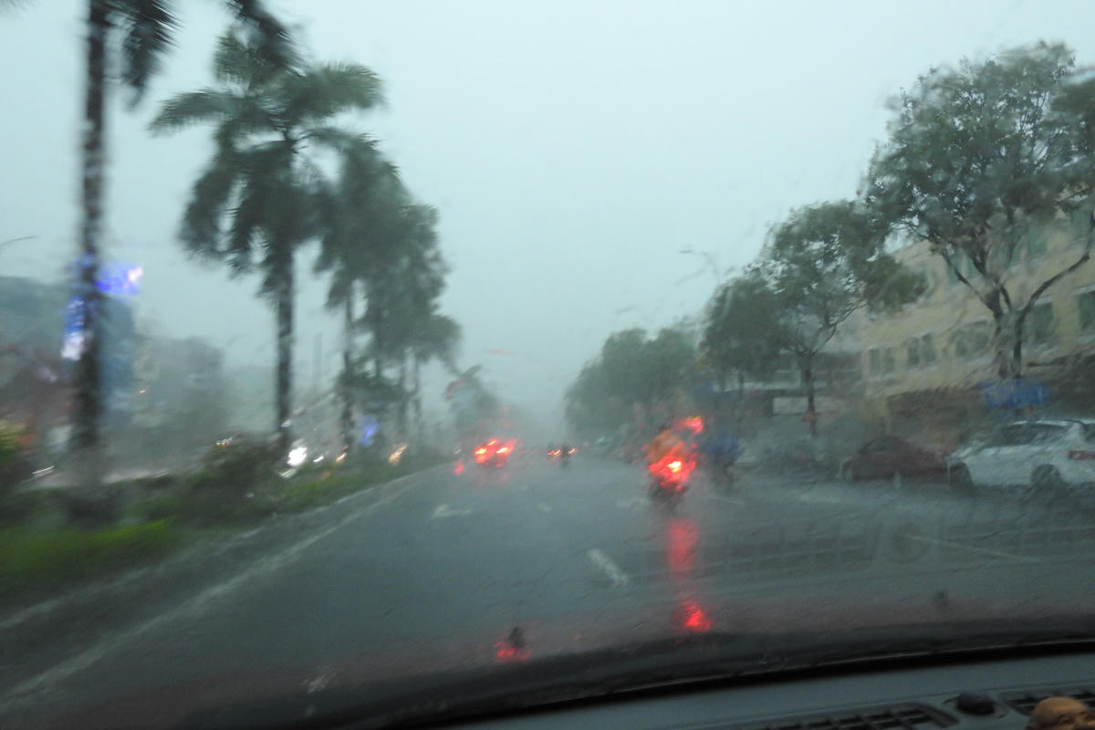 Đà Nẵng mưa lớn trong chiều 27/9. Ảnh Thanh Tùng.