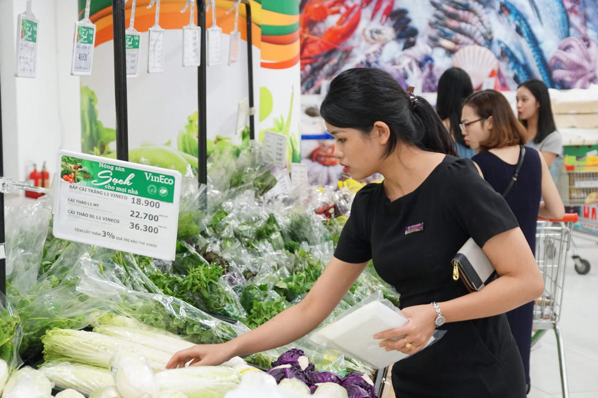 Ở những đô thị lớn chi phí sinh hoạt của người dân cao nên mức tính thuế TNCN như hiện nay và mức giảm trừ gia cảnh không còn phù hợp. Ảnh: Quang Vinh.  