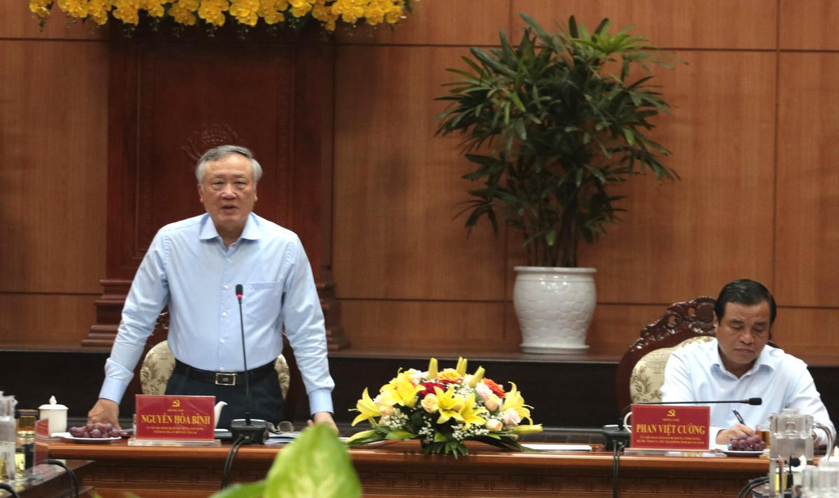 Chánh án TAND tối cao Nguyễn Hòa Bình phát biểu tại buổi làm việc.