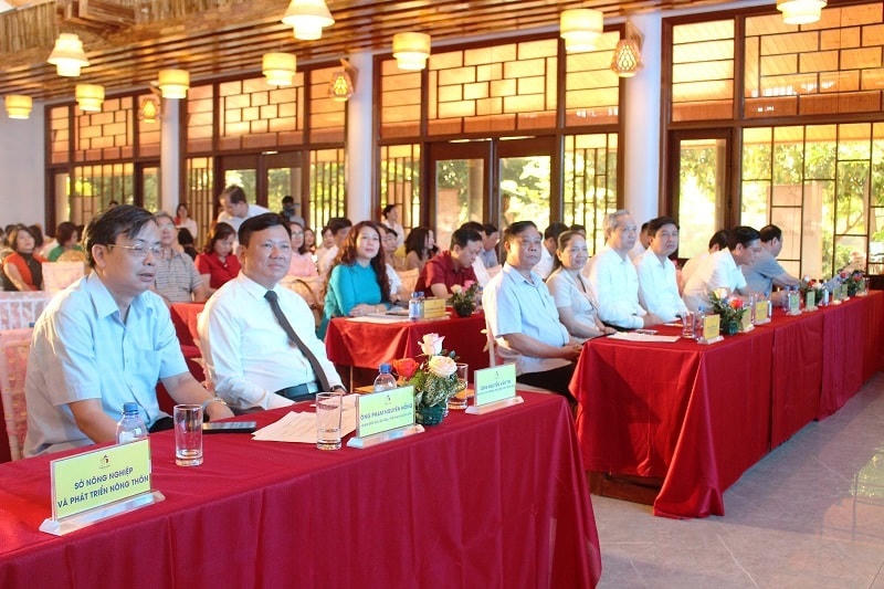 Các đại biểu tham dự buổi lễ.