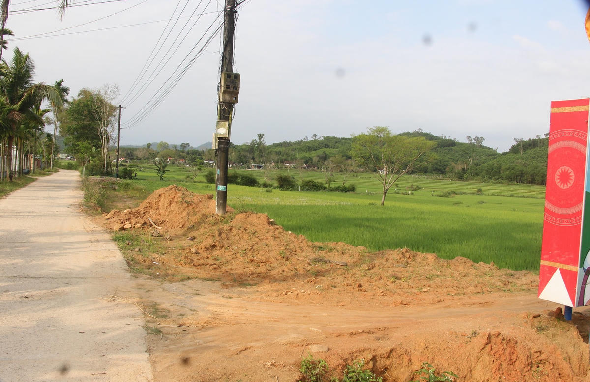 Tuyến đường qua thôn Đại An chưa được thi công hoàn chỉnh.