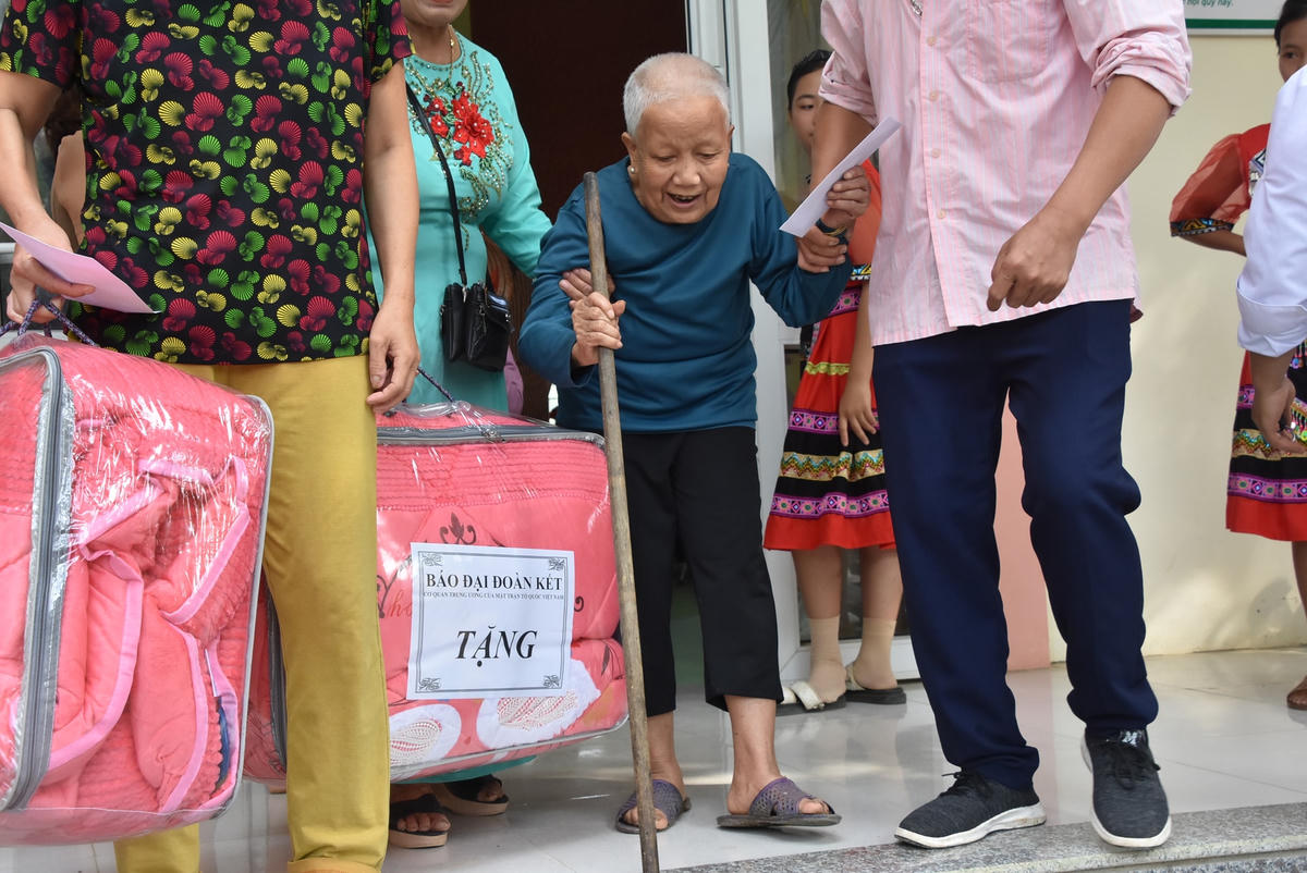 Chuyến tình nguyện của Báo Đại Đoàn Kết diễn ra càng ý nghĩa hơn khi được tổ chức đúng thời điểm diễn ra Ngày hội Đại đoàn kết dân tộc thôn Tân Lập, xã Tân Thượng.