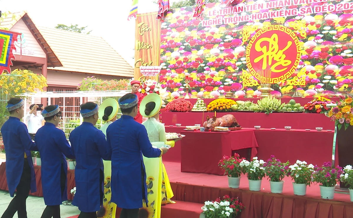 Lễ tri ân tiền nhân và tôn vinh nghề trồng hoa kiểng Sa Đéc đã được diễn ra trong bầu không khí trang trọng.