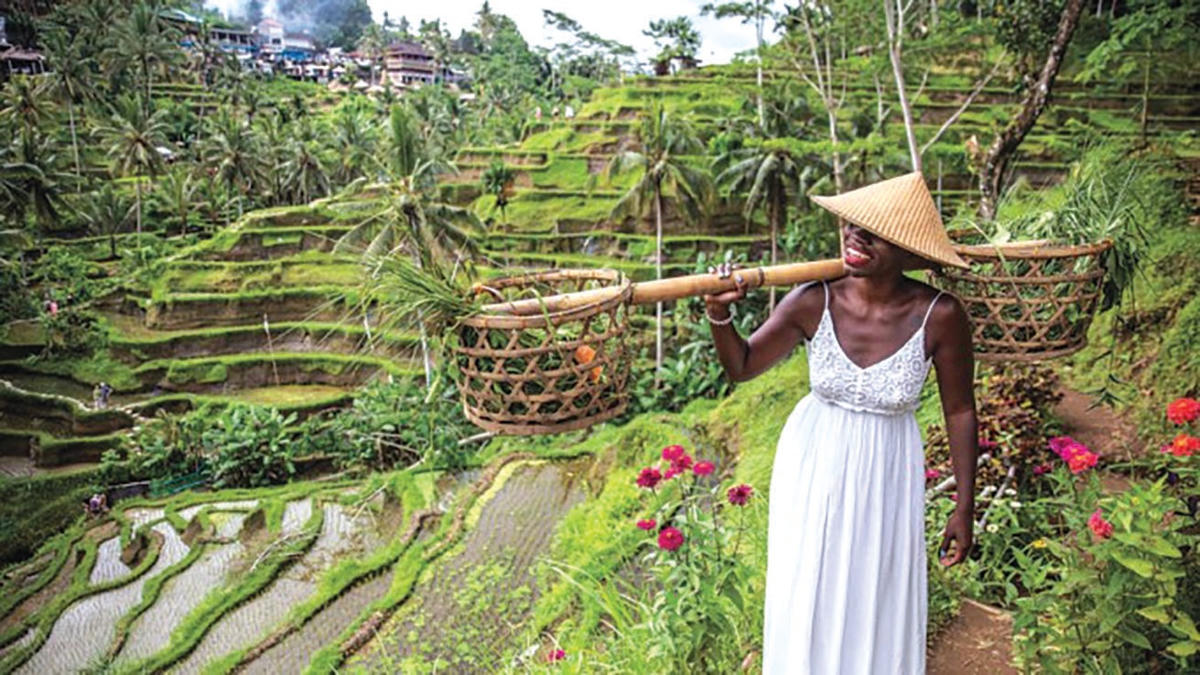 Người phụ nữ đi vòng quanh thế giới